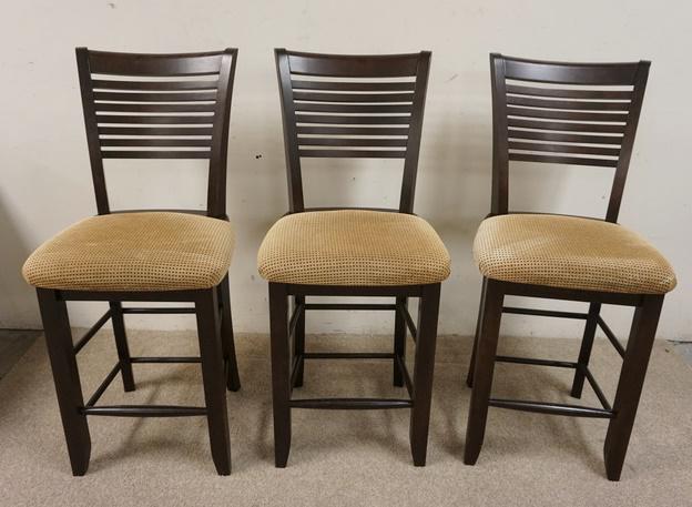 LOT OF 3 BAR STOOLS: LOT OF 3 BAR STOOLS W/UPHOLSTERED SEATS
