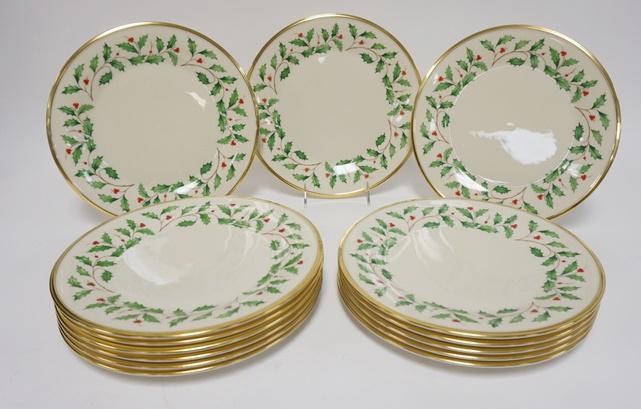 14 LENOX HOLLY DINNER PLATES: 14 LENOX HOLLY DINNER PLATES DIMENSION COLLECTION MILLENNIUM EDITION 10 5/8 IN