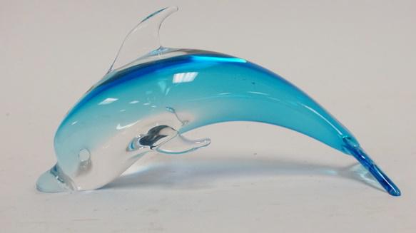 OGGETTI ITALY BLUE & CRYTSAL GLASS DOLPHIN: OGGETTI ITALY BLUE & CRYSTAL GLASS DOLPHIN 7 1/2 IN L 4 IN H
