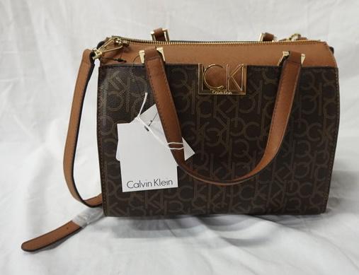 CALVIN KLEIN SIGNATURE BAG (1 of 4)