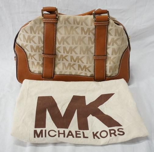 MICHAEL KORS SIGNATURE BROWN LARGE SHOULDER BAG (1 of 5)