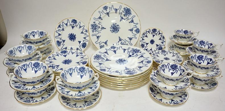 56 PIECE COALPORT DINNERWARE SET NO. 4066: 56 PIECE COALPORT DINNERWARE SET NO. 4066. EIGHT SEVEN PIECE PLACE SETTING DINNER PLATES ARE 10 5/8 IN