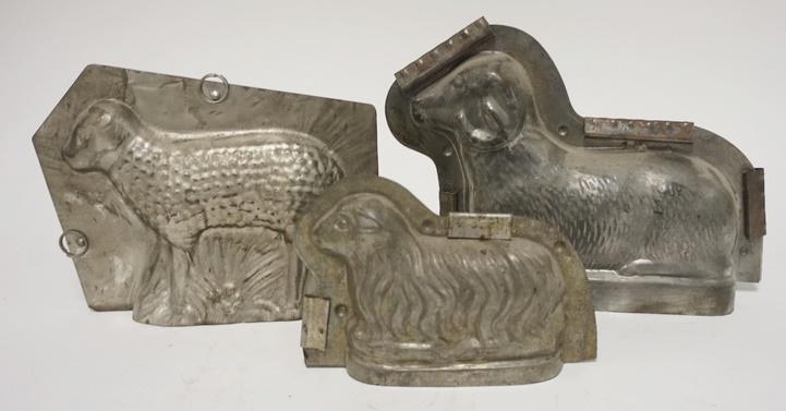 3 LAMB CHOCOLATE MOLDS: THREE LAMB CHOCOLATE MOLDS LARGEST IS 10 IN W 8 1/2 IN H