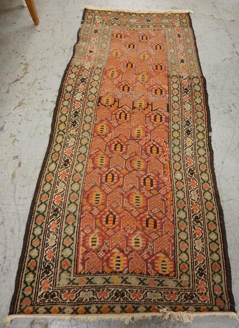 ANTIQUE ORIENTAL THROW RUG: ANTIQUE ORIENTAL THROW RUG 3 FT 1 IN X 6 FT 11 IN