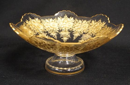 INTAGLIO CUT & GILT VICTORIAN GLASS COMPOTE: INTAGLIO CUT & GILT VICTORIAN GLASS COMPOTE 9 IN DIAMETER 4 IN H