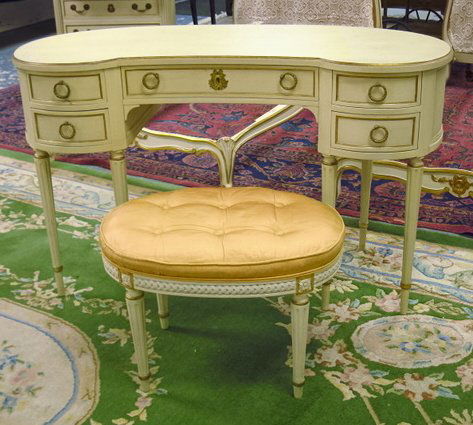 JOHN WIDDICOMB 5 DRW, PAINT DECORATED VANITY W/FL: JOHN WIDDICOMB 5 DRW, PAINT DECORATED VANITY W/FLUTED LEGS & MATCHING OVAL STOOL; VANITY IS 49 IN W, 30 1/4 IN H, 21 IN D; STOOL IS 17 IN H, 17 IN X 24 IN