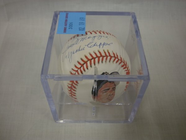 SIGNED BASEBALL, PHOTO BALL; *JOE DIMAGGIO YANKEE: SIGNED BASEBALL, PHOTO BALL; *JOE DIMAGGIO YANKEE CLIPPER*