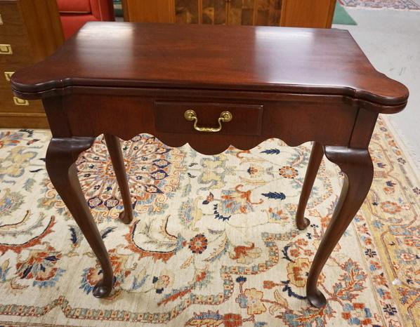 MAHOGANY FLIP TOP GAME TABLE: MAHOGANY FLIP TOP GAME TABLE W/ROUNDED CORNERS