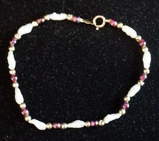 14K GOLD PEARL BRACELET: PEARL BRACELET W/ 14K GOLD CLASP & BEADS