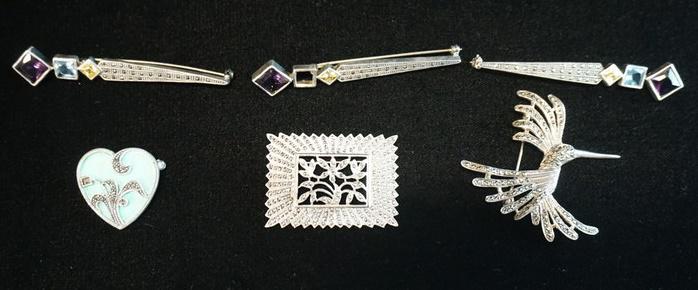 LOT OF 6 STERLING SILVER BROOCH PINS: LOT OF SIX STERLING SILVER BROOCH PINS WITH MARCASITE. ONE OF THE BROOCH PINS IS MISSING A STONE. COMBINED WEIGHT INCLUDING STONES IS 2.03 TROY OUNCES