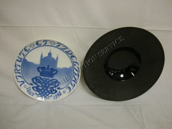 LOT; ROSENTHAL BLACK DESIGNER BOWL, ARTIST SIGNED: LOT; ROSENTHAL BLACK DESIGNER BOWL, ARTIST SIGNED, 10 IN & B & G PLATE *1863-1898*