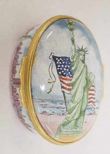 HALCYION DAYS TIFFANY & COMPANY PILL BOX: HALCYION DAYS TIFFANY & COMPANY PILL BOX FEATURES THE STATUE OF LIBERTY & THE AMERICAN FLAG 1986