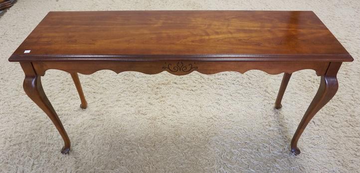 CHERRY SOFA TABLE W/ QUEEN ANNE LEGS: CHERRY SOFA TABLE W/ QUEEN ANNE LEGS 52 IN X 16 IN 26 3/4 IN H