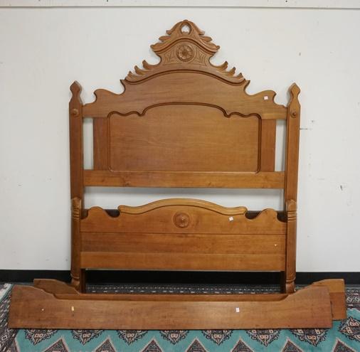 VICTORIAN BED: VICTORIAN BED