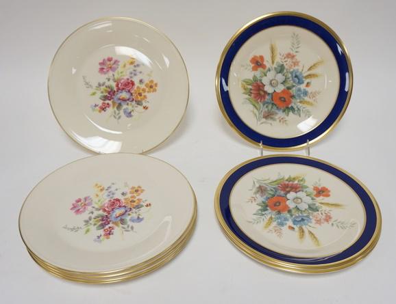 8 LENOX DINNER PLATES: EIGHT LENOX DINNER PLATES FIVE HAVE A FLORAL BOUQUET & GOLD TRIM THREE HAVE A FLORAL BOUQUET & COLBALT BLUE & GOLD TRIM RIMS. 10 3/4 IN