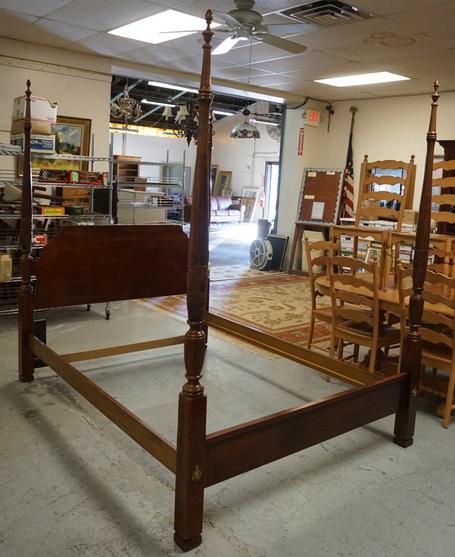 MAHOGANY 4 POSTER BED: MAHOGANY 4 POSTER QUEEN SIZE BED