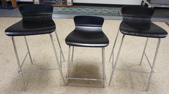 3 CRATE & BARREL MODERN STYLE CHAIRS: LOT OF 3 CRATE & BARREL MODERN STYLE CHAIRS, 2 MATCHING