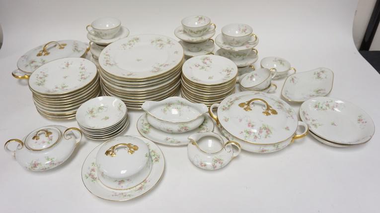 72 PIECES OF GUERIN LIMOGES DINNERWARE: 72 PIECES OF GUERIN LIMOGES DINNERWARE. BUTTER DISH HAS THE DRAIN LINER. THE LARGEST PLATES ARE 9 7/8 IN