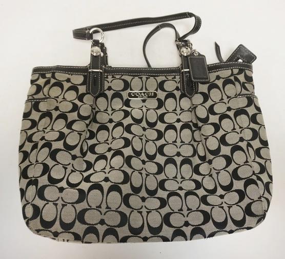COACH PURSE: COACH PURSE 16 1/4 IN X 11 1/2 IN