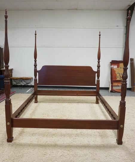 4 POSTER MAHOGANY KING SIZE BED: 4 POSTER MAHOGANY KING SIZE BED, 73 IN WIDE
