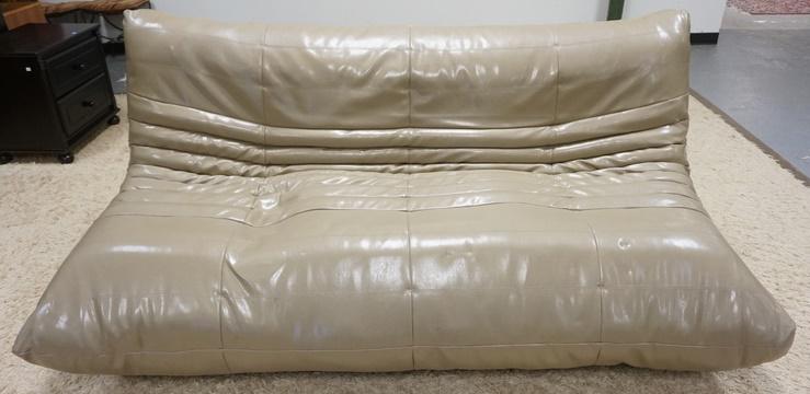 UNUSUAL MID CENTURY MODERN LEATHER SOFA: UNUSUAL MID CENTURY MODERN LEATHER SOFA, REAR LEG LOOSE, 73 IN WIDE X 37 IN HIGH X APPROXIMATELY 37 IN DEEP