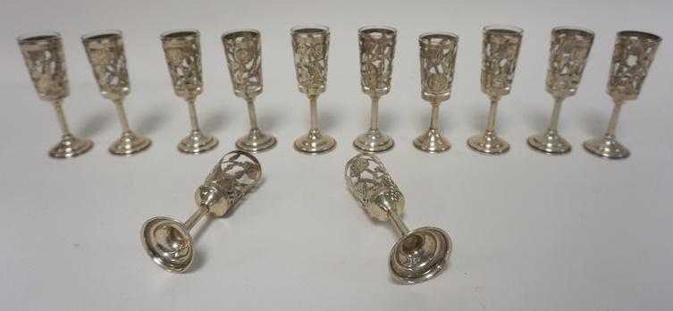12 STERLING SILVER CORDIAL HOLDERS, 10 HAVE GLASS: 12 STERLING SILVER CORDIAL HOLDERS, 10 HAVE GLASS, WEIGHT OF SILVER ONLY 4.51 TOZ