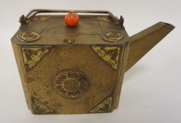 ANTIQUE ASIAN BRASS TEA POT: ANTIQUE ASIAN BRASS TEA POT, 4 1/2 IN HIGH X 7 1/2 IN WIDE X 4 IN DEEP
