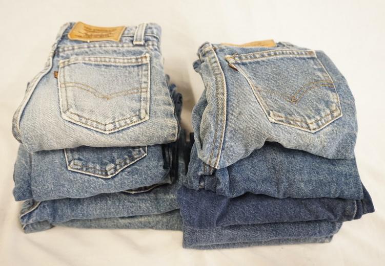 LOT OF 10 PAIRS OF VINTAGE LEVIS: LOT OF TEN PAIRS OF VINTAGE YOUTH SIZED LEVI STRAUSS & COMPANY JEANS. TABS ARE RED/BROWN W/ YELLOW LETTERING, VARYING DEGREE OF WEAR