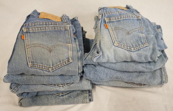 LOT OF 10 VINTAGE LEVIS JEANS W/ ORANGE TABS: LOT OF TEN YOUTH SIZED VINTAGE LEVI STRAUSS & COMPANY JEANS W/ ORANGE TABS, VARYING DEGREE OF WEAR