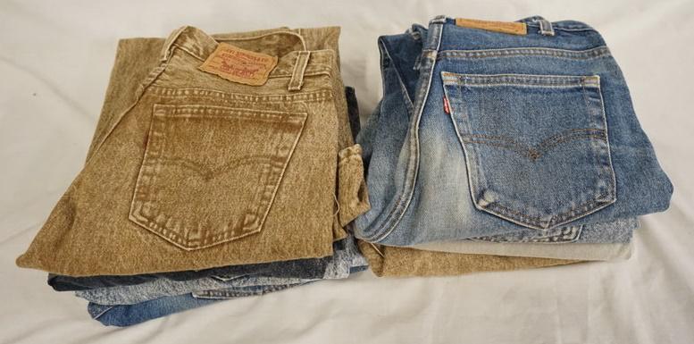 LOT OF 8 VINTAGE LEVIS JEANS 501/505/550: LOT OF EIGHT PAIRS OF VINTAGE LEVI STRAUSS & COMPANY MEN'S JEANS, THREE ARE 501, FOUR ARE 505 & ONE IS 550, VARYING DEGREE OF WEAR