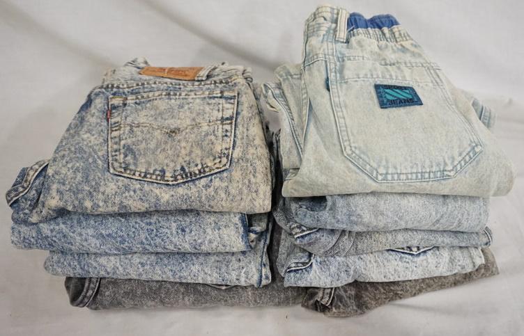 LOT OF 10 PAIRS OF VINTAGE LEVIS JEANS: LOT OF TEN PAIRS OF VINTAGE LEVI STRAUSS & COMPANY JEANS, VARYING DEGREE OF WEAR