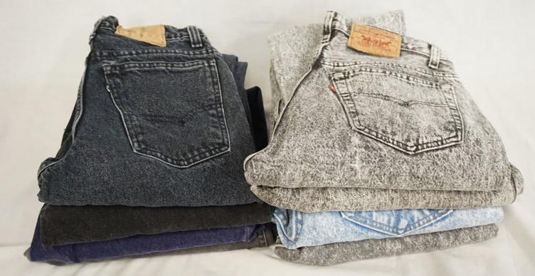 LOT OF 8 PAIRS OF VINTAGE USA MADE LEVI JEANS: LOT OF EIGHT PAIRS OF VINTAGE USA MADE LEVI STRAUSS & COMPANY JEANS, VARYING DEGREE OF WEAR