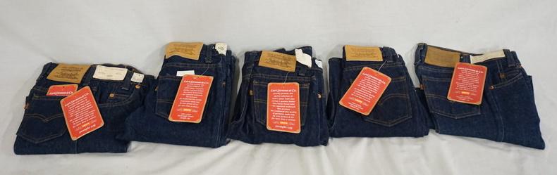 LOT OF 5 PAIRS OF VINTAGE LEVIS JEANS W/ TAGS: LOT OF FIVE PAIRS OF VINTAGE LEVI STRAUSS & COMPANY JEANS W/ TAGS. ALL ARE SIZE 10