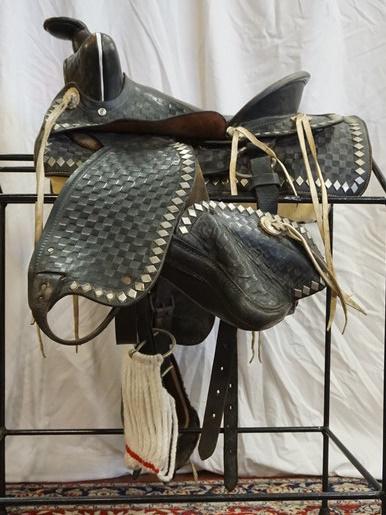 WESTERN SADDLE BY SIMCO NO 318 615: WESTERN SADDLE BY SIMCO NO 318 615, MEASURES FROM HORN TO END OF SEAT APPROXIMATELY 18 1/2 IN
