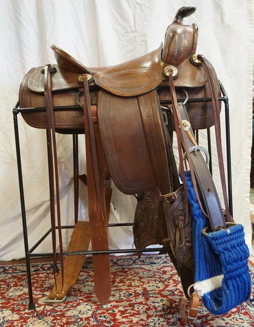 WESTERN SADDLE: WESTERN SADDLE MEASURES FROM HORN TO EDGE OF SEAT APPROXIMATELY 20 IN