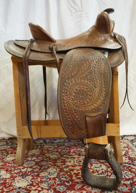 WESTERN SADDLE: WESTERN SADDLE MEASURES FROM HORN TO EDGE OF SEAT APPROXIMATELY 19 1/2 IN