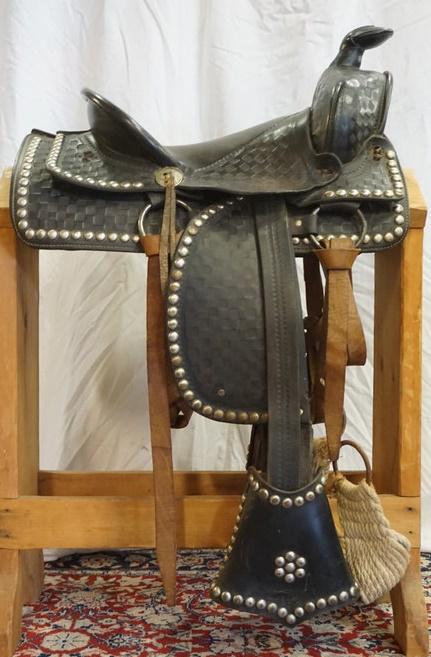 WESTERN SADDLE BY SIMCO NO 1 055: WESTERN SADDLE BY SIMCO NO 1 055, MEASURES FROM HORN TO END OF SEAT APPROXIMATELY 17 IN