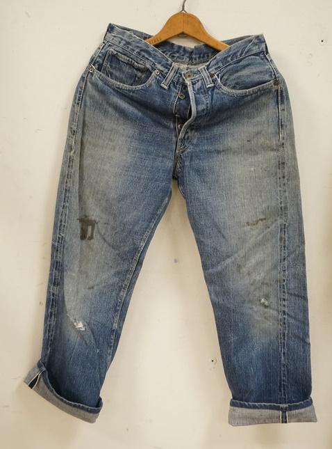 VINTAGE LEVI'S SELVEDGE JEANS CIRCA 1940S: VINTAGE LEVI STRAUSS & COMPANY SELVEDGE JEANS W/ LAUREL LEAF BUTTONS APPEAR TO BE FROM WWII ERA. MEASURES APP. 30 IN X 27 1/2