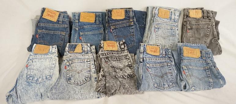LOT OF 10 PAIRS OF VINTAGE LEVIS JEANS W/ RED TAB: LOT OF TEN PAIRS OF VINTAGE LEVI STRAUSS & COMPANY JEANS W/ RED TABS. ALL ARE YOUTH SIZE; FOUR ARE SIZE 12, TWO ARE SIZE 14, TWO ARE SIZE 10, ONE IS SIZE 11. & ONE PAIR SIZE IS ILLEGIBLE. VARYING DEGR
