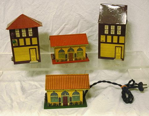 BOX OF ASSORTED METAL TRAIN BUILDINGS; INCL LIONEL: BOX OF ASSORTED METAL TRAIN BUILDINGS; INCL LIONEL 48 W WHISTLE STATION