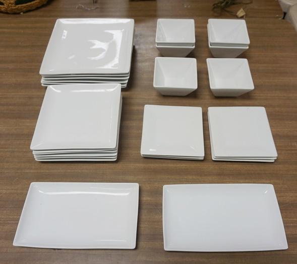 CRATE & BARREL DISH LOT: CRATE & BARREL DISH LOT