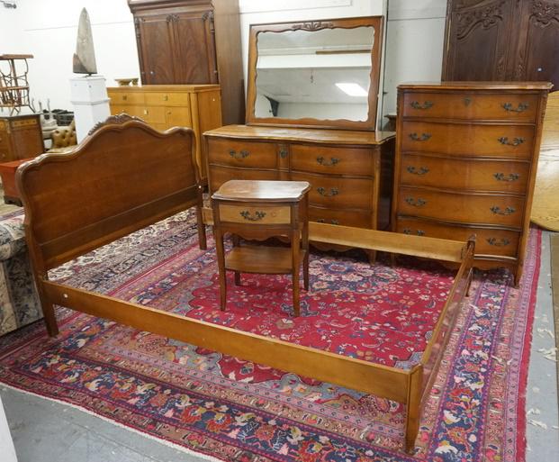 FRENCH PROVINCIAL 4 PIECE BEDROOM SET: FRENCH PROVINCIAL 4 PIECE BEDROOM SET, FULL SIZE BED, FINISH WEAR ON LOWER CHEST TOP
