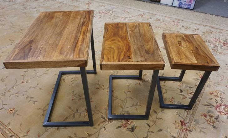 MID CENTURY MODERN GRADUATED NEST OF 3 TABLES: MID CENTURY MODERN GRADUATED NEST OF 3 TABLES, 24 IN X 15 IN X 23 IN