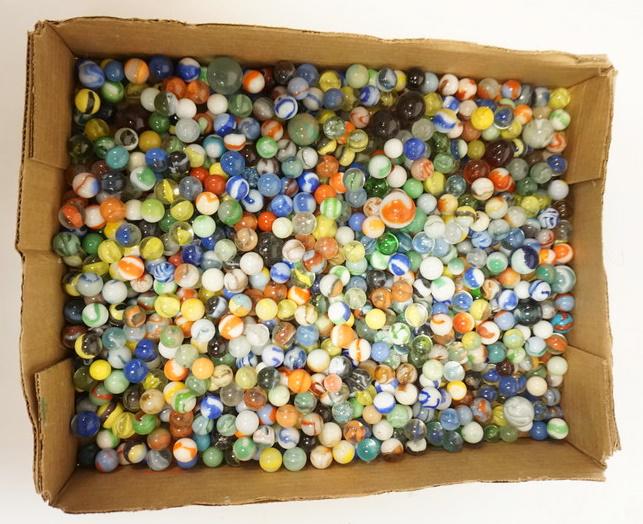 LARGE LOT OF GLASS MARBLES: LARGE LOT OF GLASS MARBLES