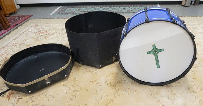 PREMIER BASE DRUM IN CASE: PREMIER BASE DRUM IN CASE, 29 IN