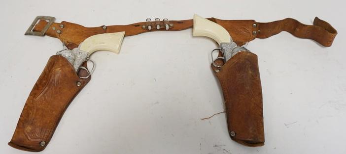 ANTIQUE WESTERN TOY CAP GUNS AND HOLSTERS MARVEL: ANTIQUE WESTER TOY CAP GUNS AND HOLSTERS WITH BELT, HOLSTER MARVEL, TEXAS KID, TOY GUNS MARVEL PONY BOY