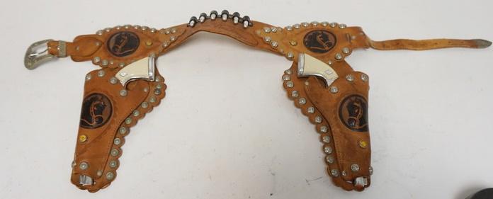 ANTIQUE CHILDS GENE AUTRY HOLSTER WITH TOY CAP GUNS: ANTIQUE CHILDS GENE AUTRY HOLSTER WITH TOY CAP GUNS