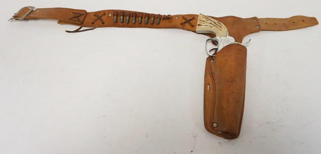 ANTIQUE MATTEL FANNER 50 TOY CAP GUN WITH HOLSTER: ANTIQUE MATTEL FANNER 50 TOY CAP GUN WITH HOLSTER
