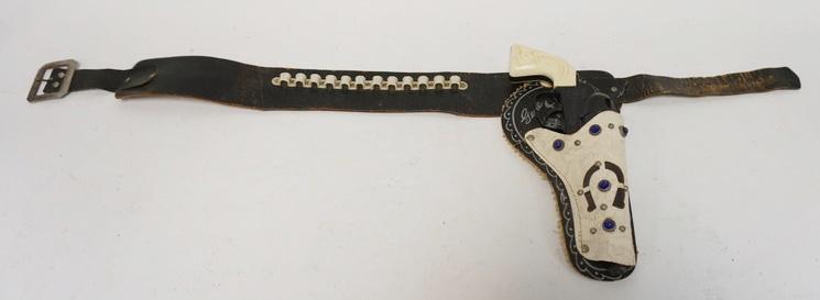 ANTIQUE GENE AUTRY HOLSTER WITH MATTEL FANNER 50 TOY: ANTIQUE GENE AUTRY HOLSTER WITH CHILDS MATTEL FANNER 50 TOY CAP GUN