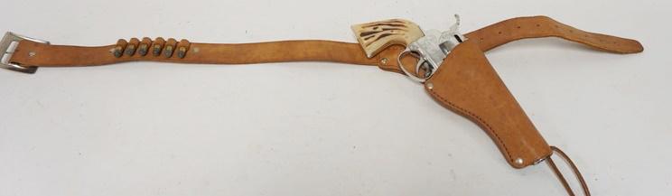ANTIQUE MATTEL SWIVEL SHOT HOLSTER AND FANNER 50 TOY: ANTIQUE MATTEL SWIVEL SHOT HOLSTER AND FANNER 50 TOY WESTERN CAP GUN